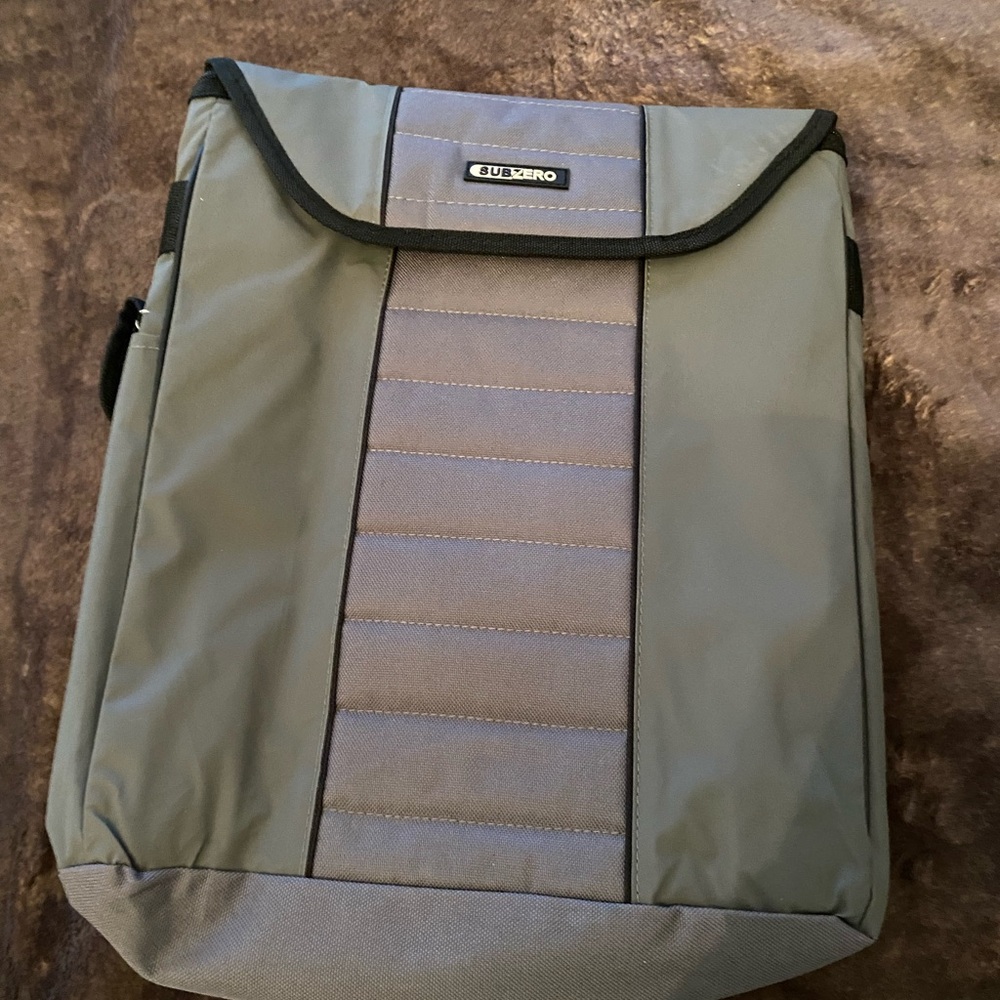 Subzero Gray Insulated Cooler Bag / Travel Tote - NEW - Picture 1 of 9